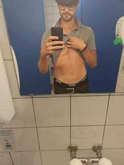 hugedaddy85 picture